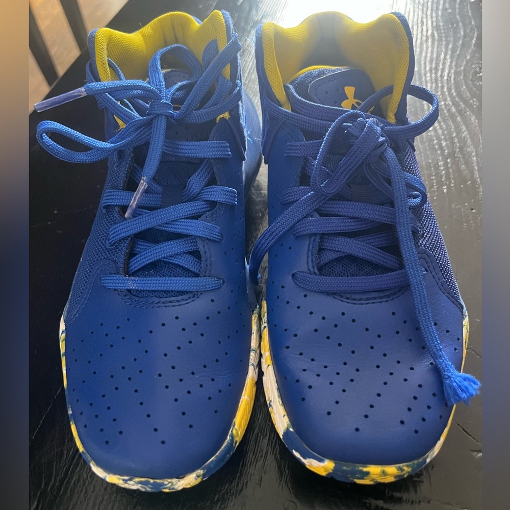 Steph Curry Jet 21 sneakers, one show lace damaged otherwise perfect condition